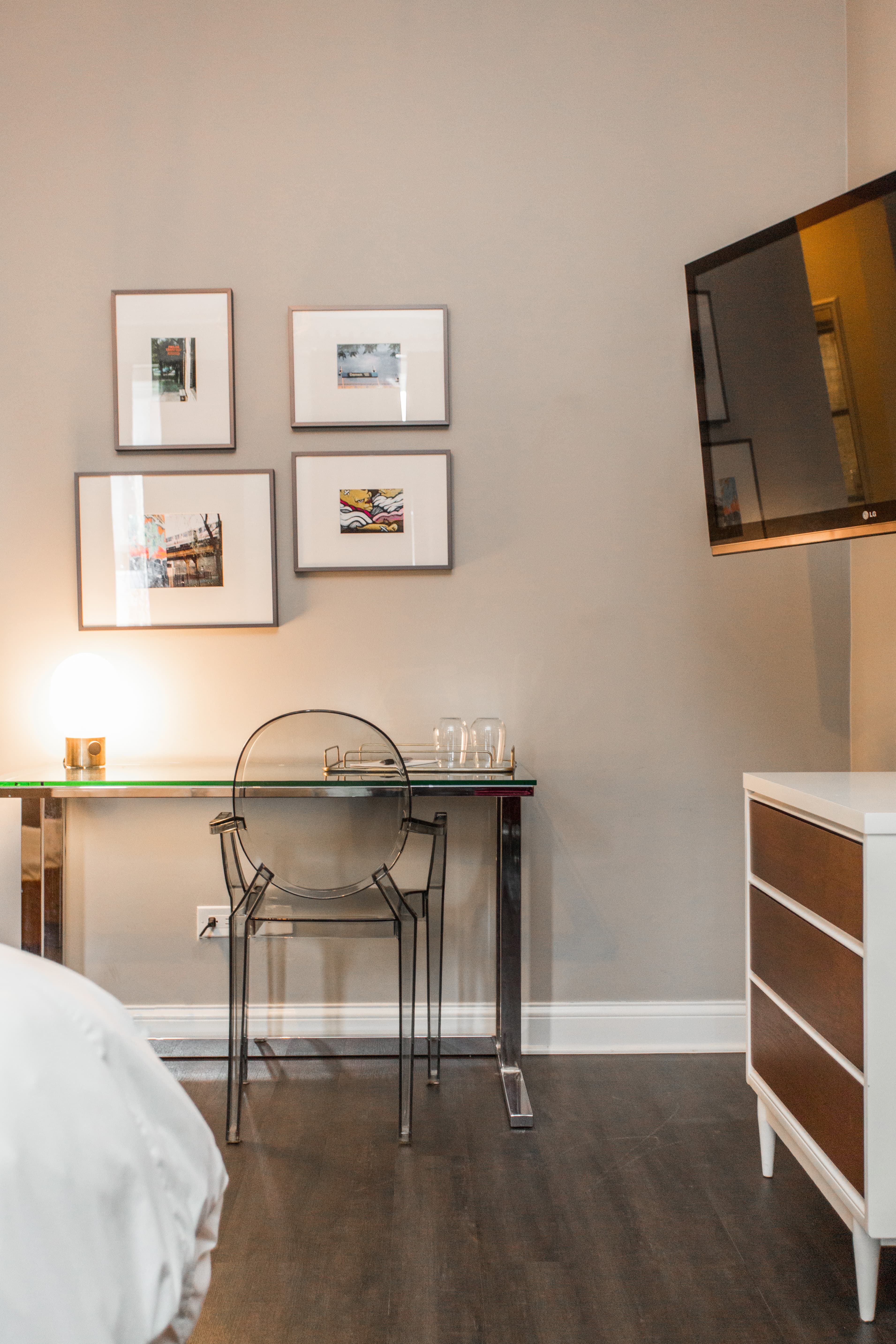 The Hoyne King desk, including guest guidebook, decorative plant, and tray for wine and glasses