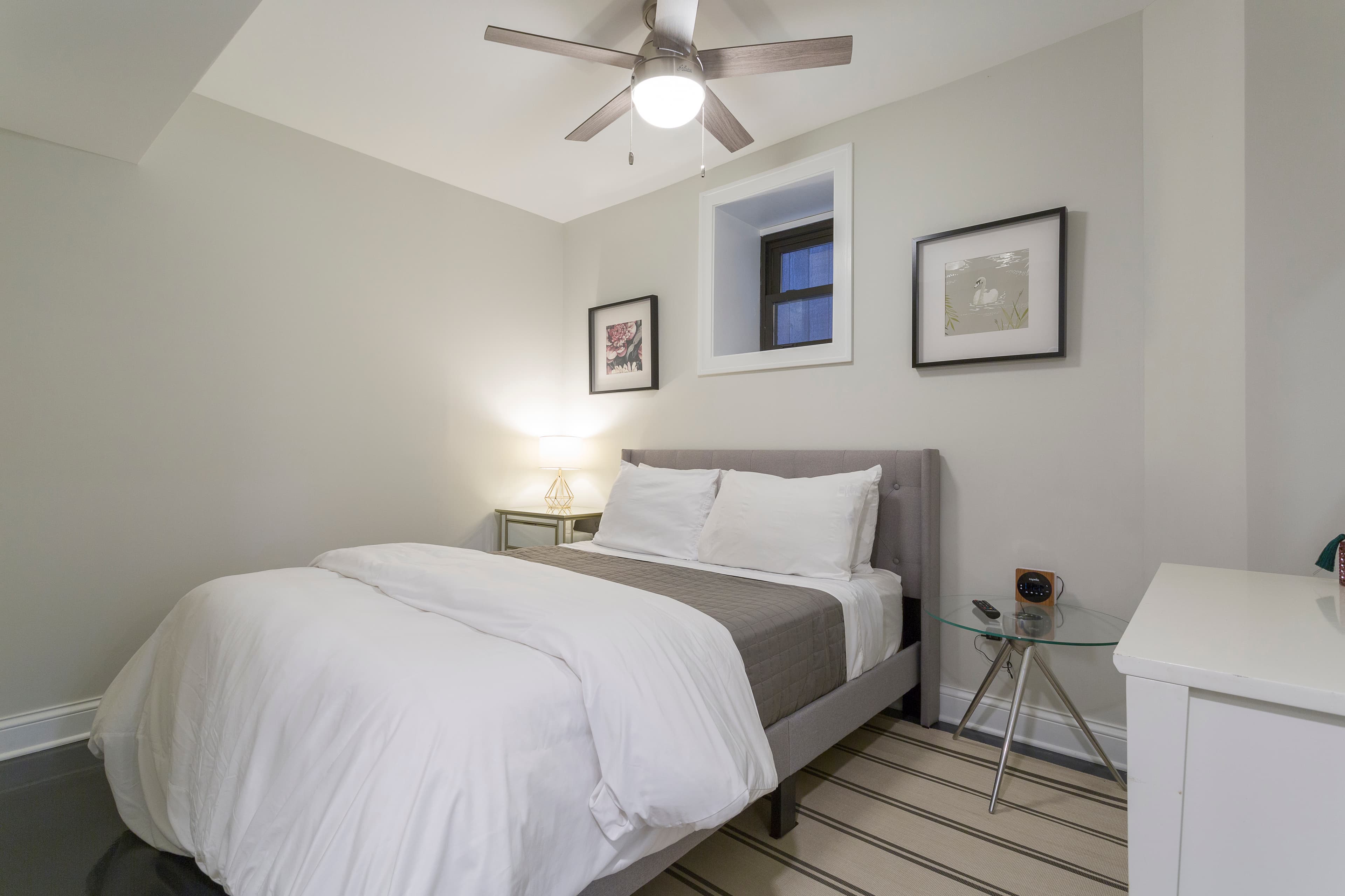 bedroom with queen bed