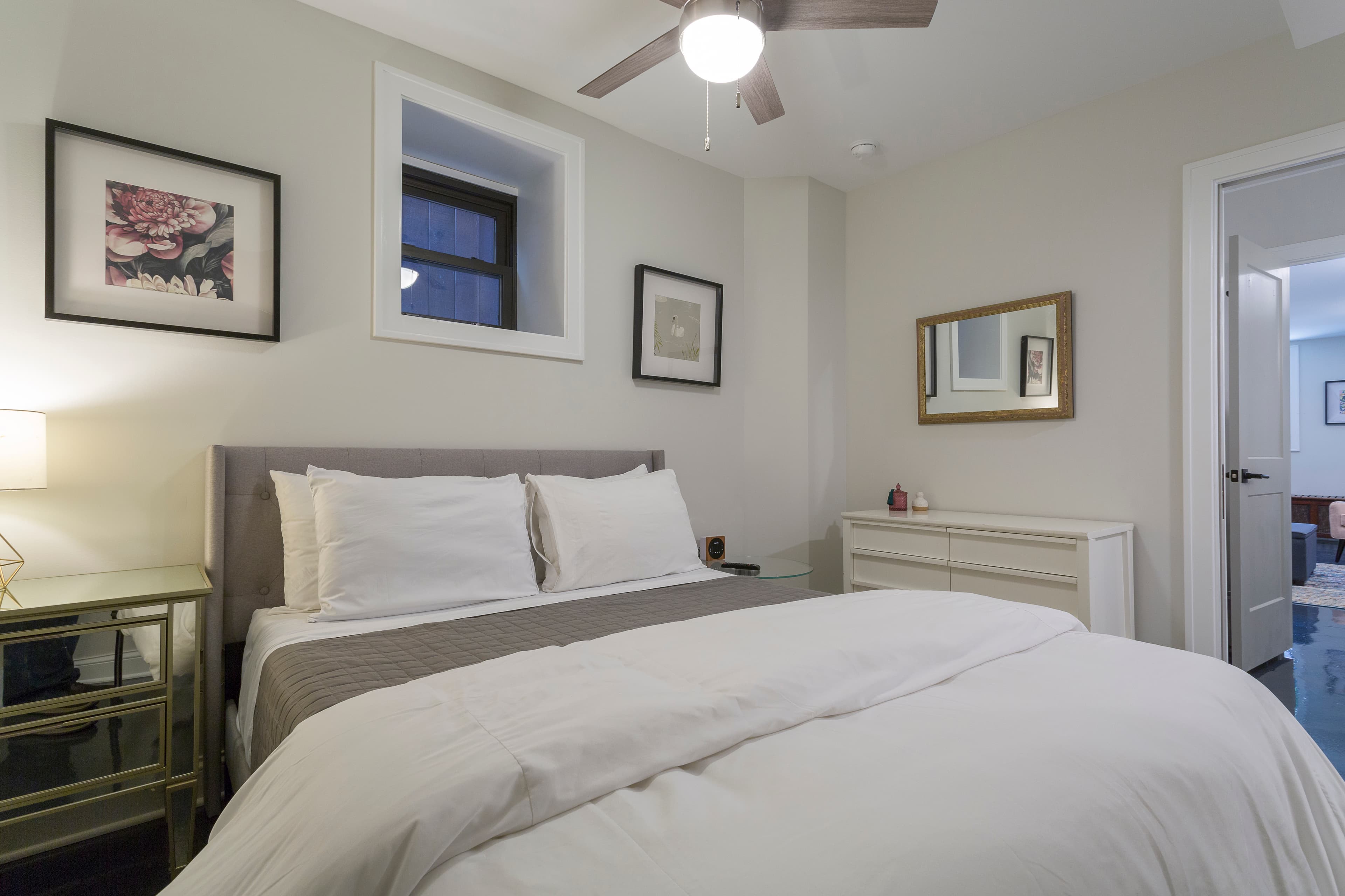 bedroom with queen bed